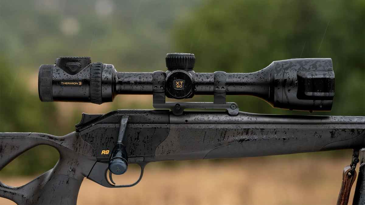 Pulsar Thermion 3 LRF XT60 warmtebeeldrichtkijker gemonteerd op een jachtgeweer in het veld